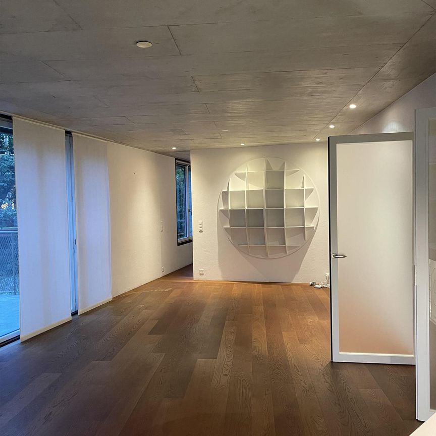 Stylish 3.5-Room Apartment in Zurich with Balcony and Garage Parking - Photo 1