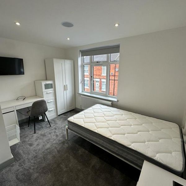 68 Oxford Street - Brand New 6 BedLoughborough - Photo 1