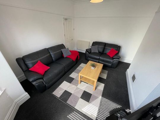 1 bedroom in a house share to rent - Photo 1