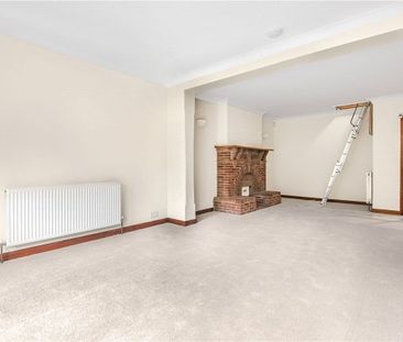 A detached four bedroom bungalow situated within the Village of Ick... - Photo 1