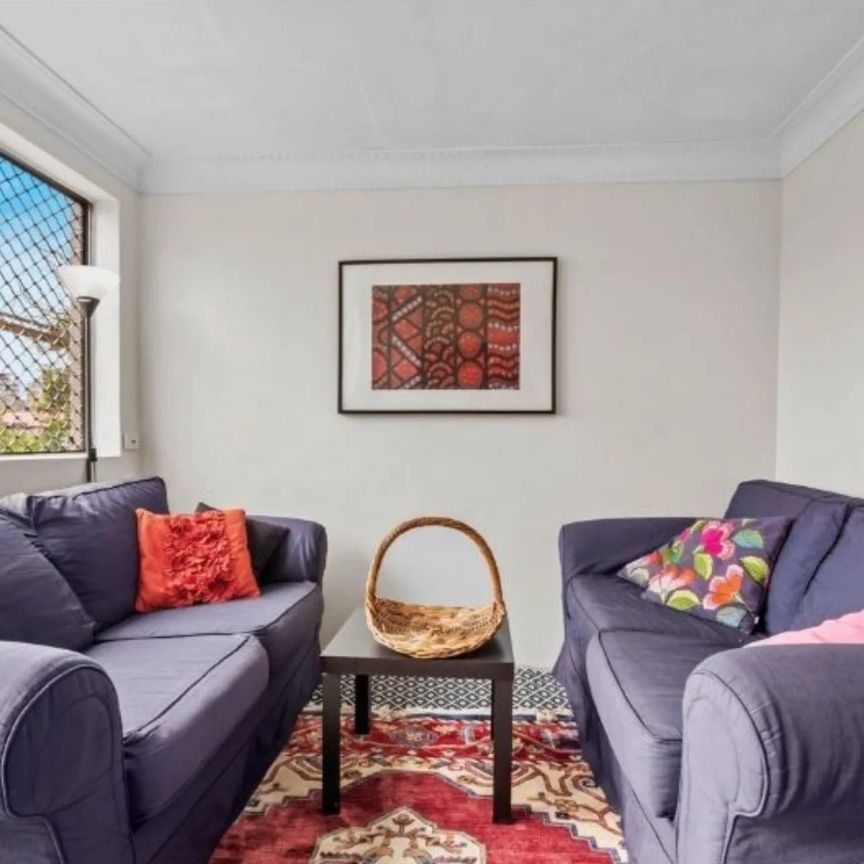 Stunning & Spacious - 3 Bedrooms, 2 Bathrooms plus So Much More! - Photo 1