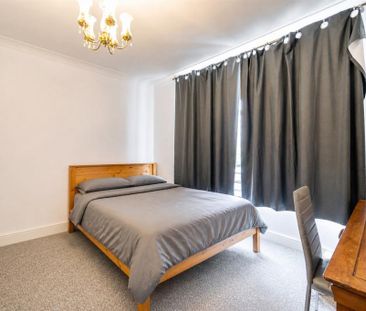 8 bedroom semi-detached house to rent - Photo 5