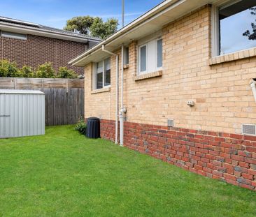 Lovely Three Bedroom Home in Mount Waverley Secondary College Schoo... - Photo 2