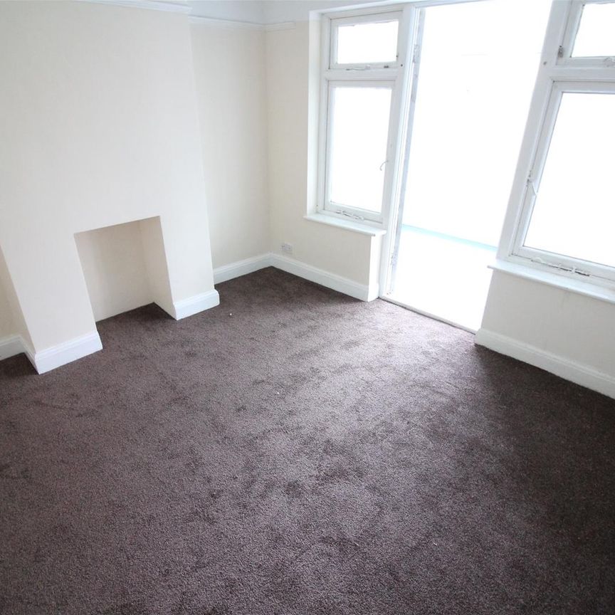 Waltham Avenue, Hayes - Photo 1