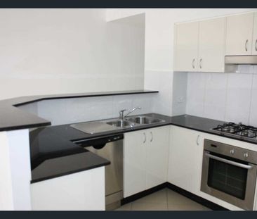 Stylish 1 Bedroom Apartment with Parking - Photo 3