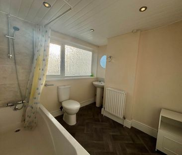 Portlands, Fairfields Avenue Bramley - Photo 6