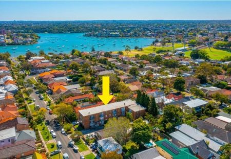 Sunlit Ground Floor Apartment with Private Courtyard in Prime Drummoyne Location - Photo 5