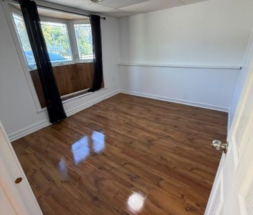For Lease - 358 The Queensway N/A Unit# Main, Georgina, Ontario - Photo 4