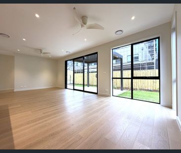 Band New Luxurious 4+Study House Close to Metro - Photo 2