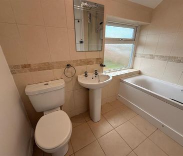 3 bedroom terraced house to rent - Photo 2