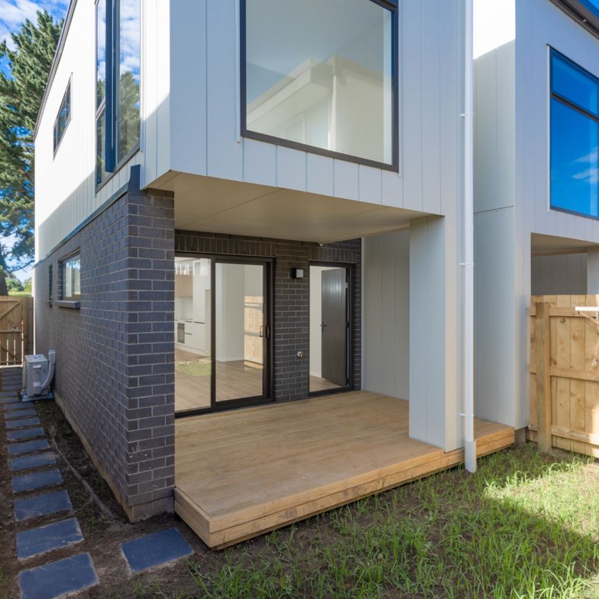 MANGERE BRIDGE, 3 BEDROOMS - Photo 1