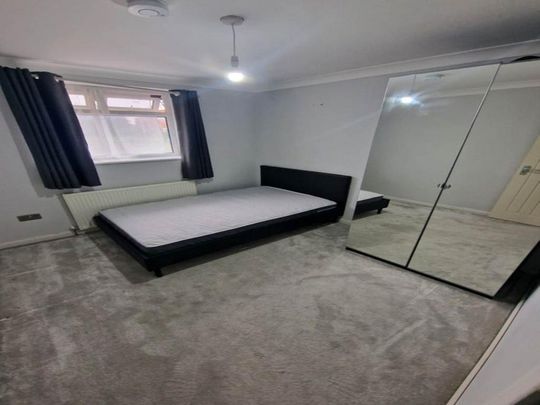 1 bedroom in a house share to rent - Photo 1