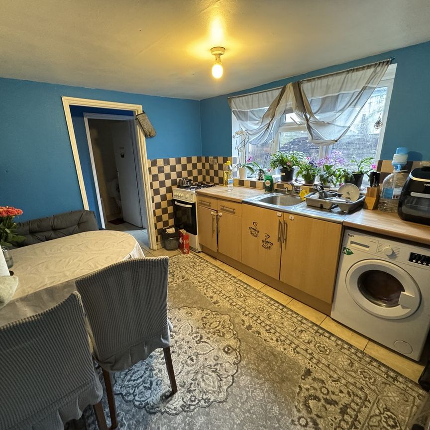 2 Bed Flat, Derby Road, SO14 - Photo 1