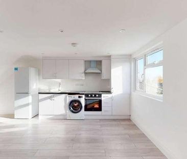 Bathurst Walk, Iver, SL0 - Photo 4