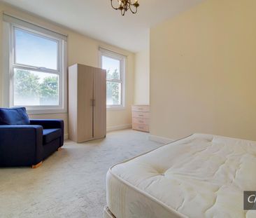 Mile End Road, London - Photo 4