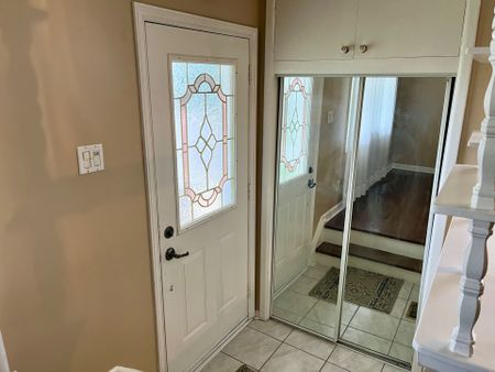 For Lease - 426 Seabourne Drive Unit# Main Floor, Oakville, Ontario - Photo 2