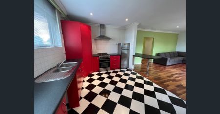 Two-bedroom apartment - partially furnished! - Photo 4