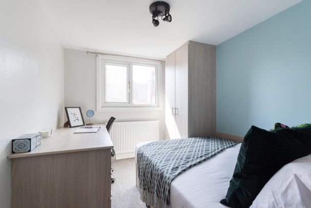 Room in a Shared House, Church Wood Avenue, LS16 - Photo 1