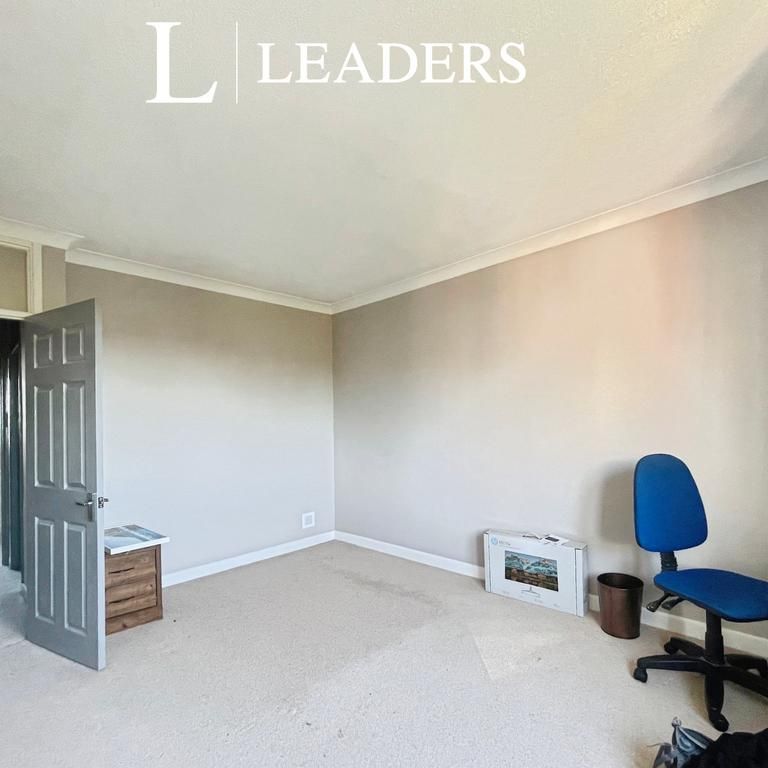 3 bedroom flat to rent - Photo 1