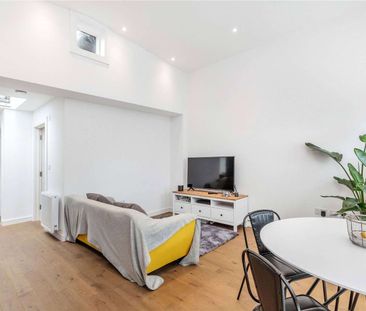 A lovely one bedroom flat in a unique development in Wimbledon. - Photo 3