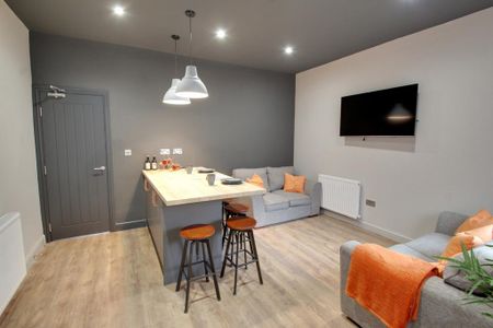 1 bedroom in a house share to rent - Photo 2