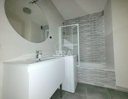 LOCATION PAU - T1 meublé de 30m² rénové avec balcon - Photo 5