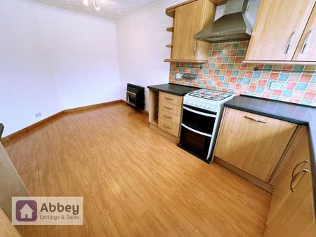 3 bedroom semi-detached house to rent - Photo 3