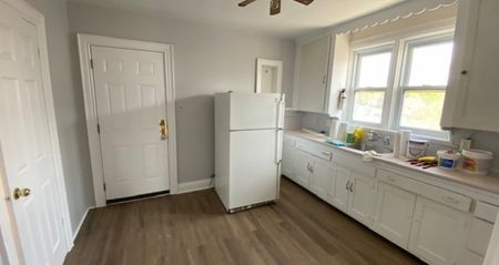 156 Dunlop St W #3 Barrie | $1400 per month | Utilities Included - Photo 3