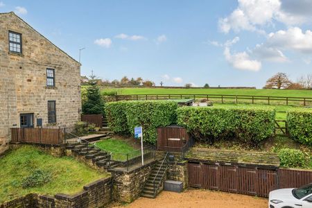 4 bedroom semi-detached house to rent - Photo 2