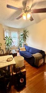 2Br/ 1 Den / 1Bath Apt. – Large & Spacious - Photo 3