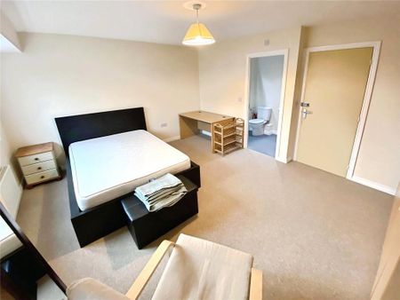 4 bedroom terraced house to rent - Photo 2