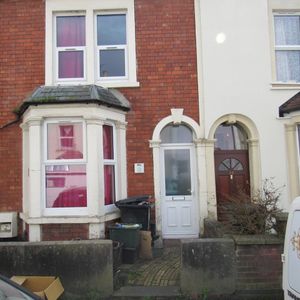 Room in a Shared House, Mivart Street, BS5 - Photo 3