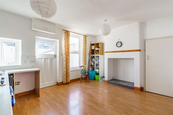 2 bedroom terraced house to rent - Photo 1