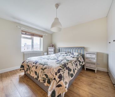 Waterfield Gardens, Crawley, Bewbush - Photo 6