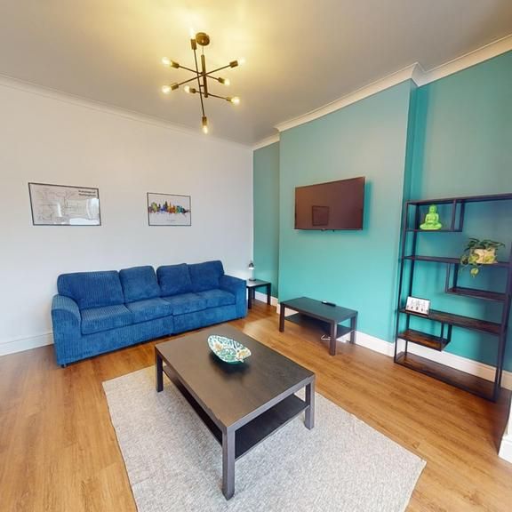 8 bedroom semi-detached house to rent - Photo 1