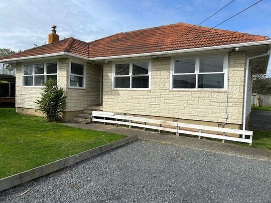 Sunny 3 bedroom Family Home in quiet street - Photo 1