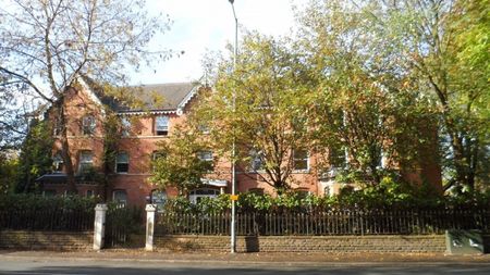 Belvedere Gardens, Heaton Moor - Photo 3