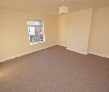 2 Bedroom Terraced House - Photo 2