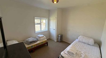 Ready to move in -Epuni Two Bedroom Furnished Home - Photo 2