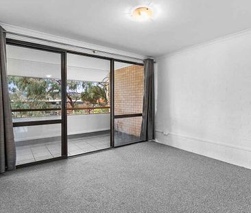 Newly Renovated Two Bedroom Unit in Chifley - Photo 2