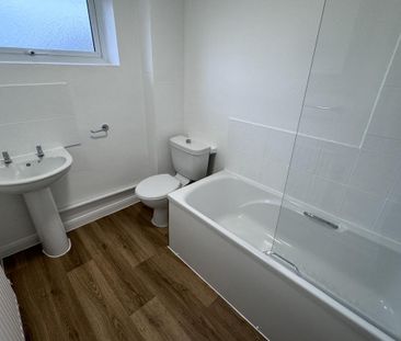 3 bedroom end of terrace house to rent - Photo 1