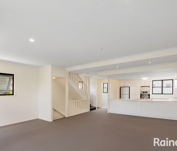 Your Toowong Retreat: Spacious, Modern & Conveniently Located! - Photo 1