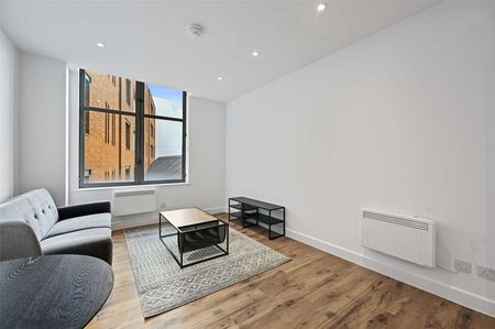 A recently refurbished one bedroom apartment in a convenient City location - Photo 3