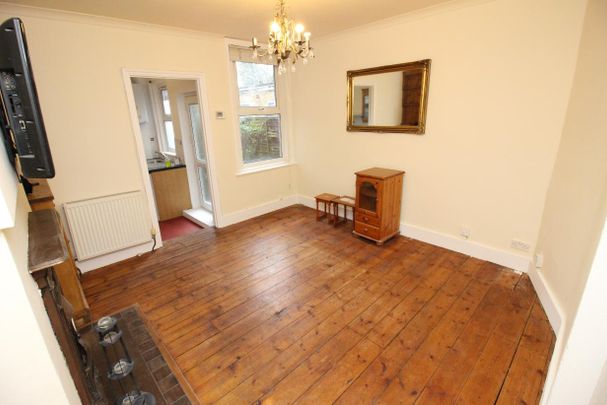 Hook Road, Epsom - Photo 1