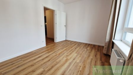 Dwa pokoje z 2 miejscami postojowymi i balkonem - Photo 2