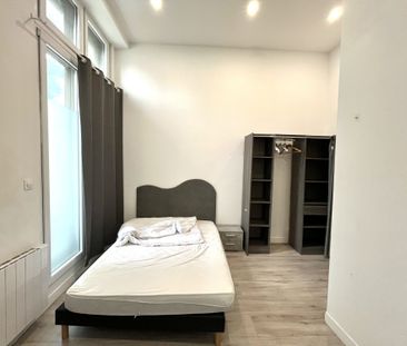 Location Appartement 11 pièces 253m² ROUBAIX 59100 - Photo 1