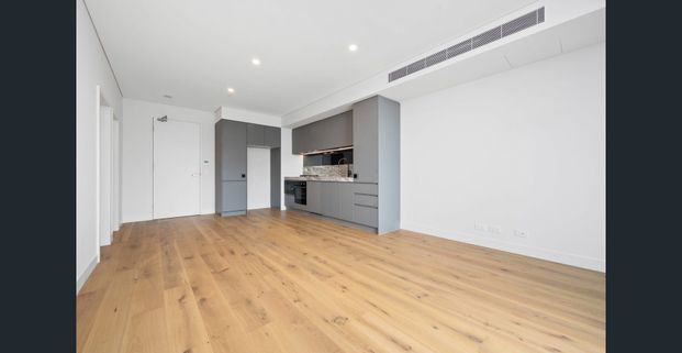 Brand New Luxury One Bedroom + Study Apartment - Photo 1