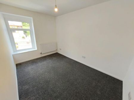 3 bedroom end of terrace house to rent - Photo 4