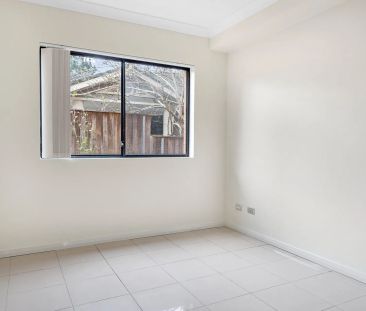 Beautifully Presented Apartment In Blue Ribbon Location - Photo 1