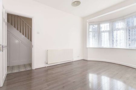 Recently refurbished, four bedroom terraced house in a great location. - Photo 5